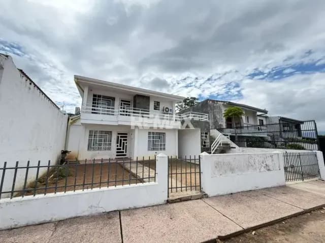 CASA EN VENTA BARRIO SUCRE