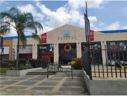 Yr Alquiler De Local Comercial En Planta Baja En Centro Comercial Cristal.