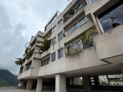 ESPECTACULAR PENTHOUSE DÚPLEX CON ANEXO INDEPENDIENTE EN URB. MIRANDA