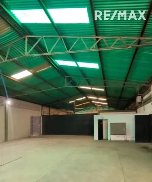 Alquiler de galpon de oportunidad en zona industrial 1 con luz trifásica!