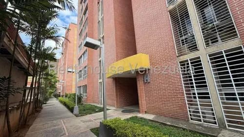 Apartamento En Alquiler En El Encantado 3 Habitaciones 2 Baños..26-17537