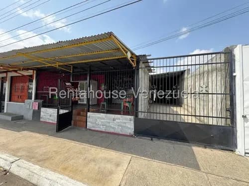 Casa Comercial En Venta Av Principal Urb Prados Del Sol Araure-acarigua #26-15049 F.b