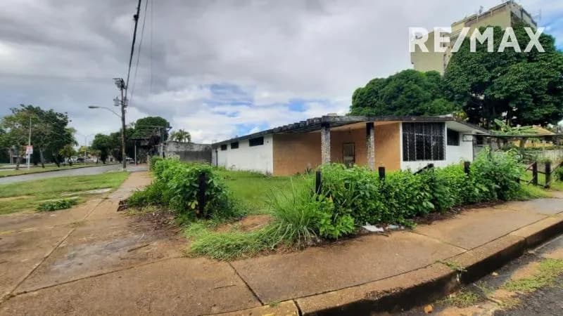 En Venta Casa de Esquina, Ubicada en la Avenida Raul Leoni frente al parque ferial Chucho Palacios, Maturin