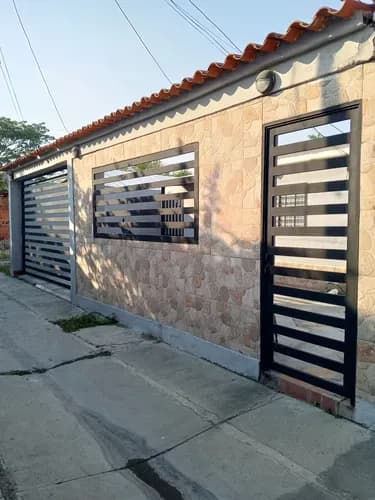 Nueva Captación Vip360 Inmobiliaria Ofrece En Venta Casa Los Guayos Urbanización Batalla Carabobo Área 140m2 Valor De Contado Antes *17,850$* Ahora . *16,000*$ Distribuida 3 Habitacion