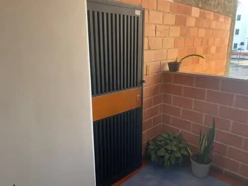 Apartamento Naguanagua Res. Bayona Avenida Principal Acceso Rápido Autopistas Centro Comerciales, Piso Medio Semi Amoblado Negociable
