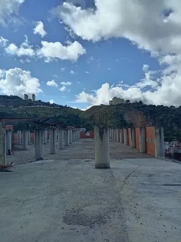 Venta Galpon Con 2.600mts2 En Piedra Azul-baruta. Se Da Financiamiento Por 24 Meses.