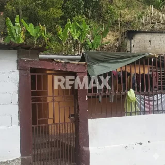 SE VENDE CASA EN PREGONERO