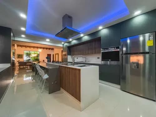 Casa Moderna Totalmente Remodelada En Venta En Prebo Ii, Calle Semicerrada - Atm
