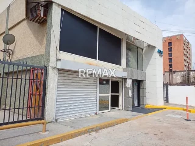 LOCAL COMERCIAL EN ALQUILER EN AV. 3 Y SAN MARTIN