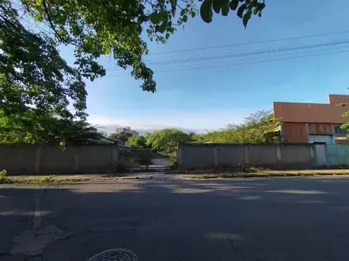 Terreno Ubicado Estratégicamente En La Zona Industrial Del Este, Guarenas, Ideal Para Galpones, Centros De Distribución, Depósitos O Plantas De Producción. Conectividad Con Caracas Y El Oriente