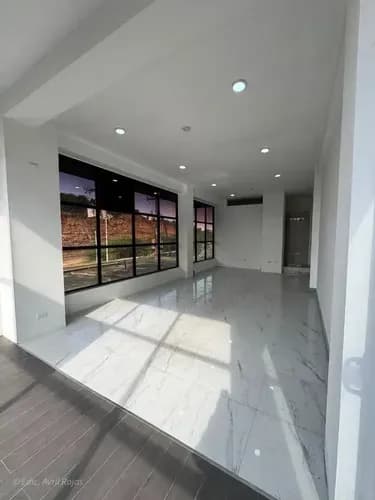 Local En Venta, Avenida Principal De Lechería