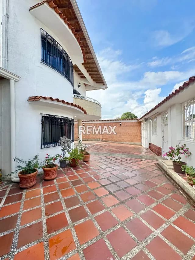CASA EN VENTA EN ALTOS DE PIRINEOS