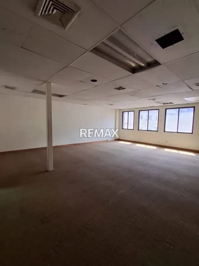 Venta de Oficina en la Av Caurimare. Centro Caurimare