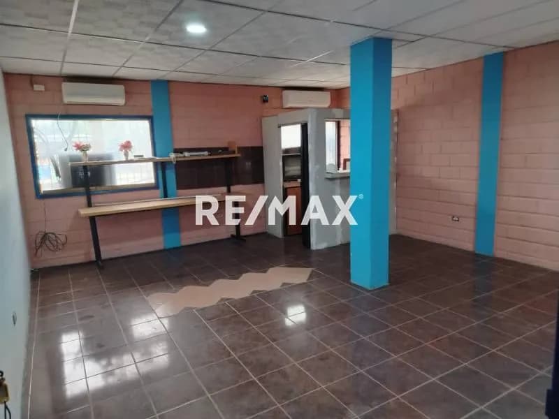 Oficina Local Comercial en Alquiler – 36 m² – Con Aire Acondicionado .