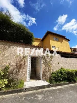 CASA EN VENTA - URB. LA LAGUNITA