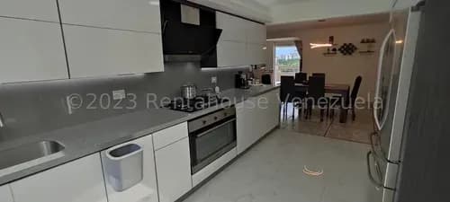 Remodelado Apartamento En Venta Montalban Ii - 26-18154 - Hgk