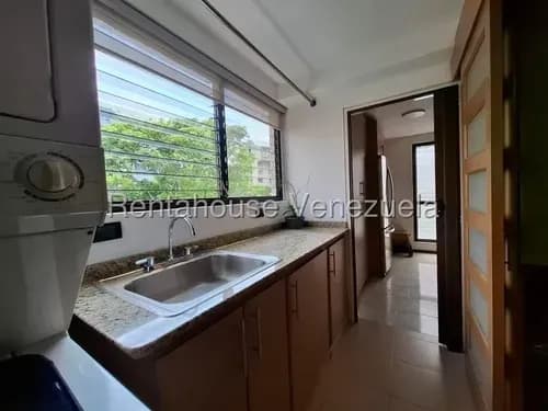 Bello Apartamento Con Terraza En Colinas De Valle Arriba 26-18098 Ma