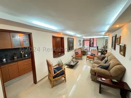 Apartamento En Venta En Clnas. De La Tahona Totalmente Remodelado Con Piscina 24-20541
