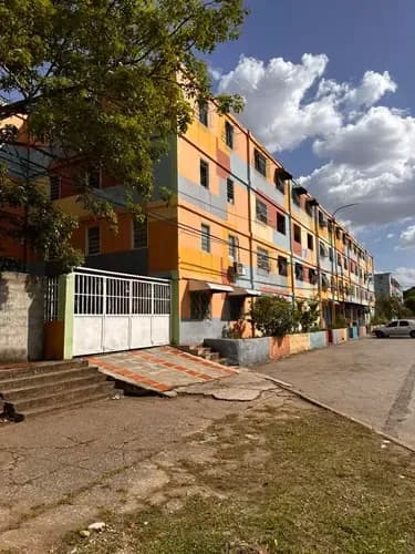 (jv) Apartamento En Venta A Remodelar En Urb La Isabelica Sector 8 Frente A La Piscina