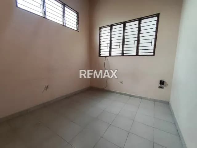 ALQUILER HABITACION SIN AMOBLAR FUNDALARA
