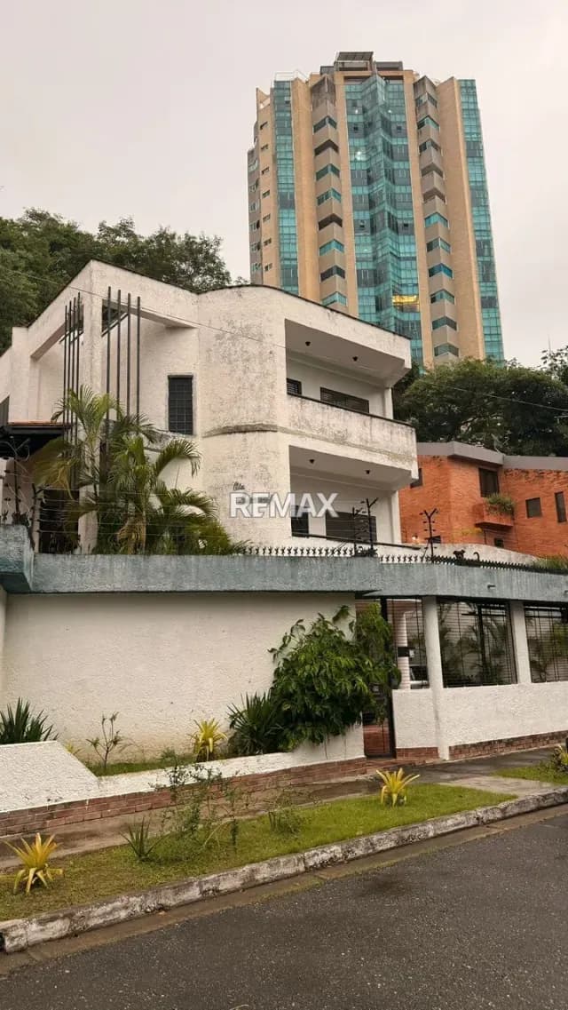 ESPECTACULAR CASA EN LA TRIGALEÑA CALLE CERRADA