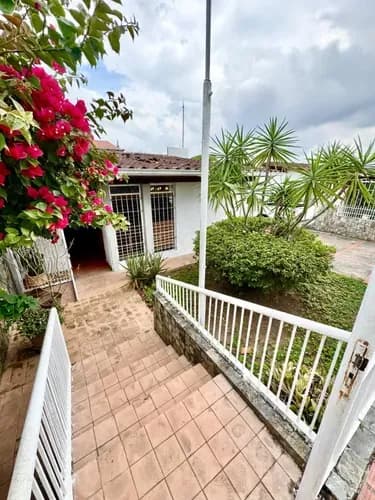 Casa En Venta Carabobo San Cristobal Tachira Construcción 350mts Aprox Inmueble De Un Solo Nivel Con Espacios Amplios, Jardines Y Terraza