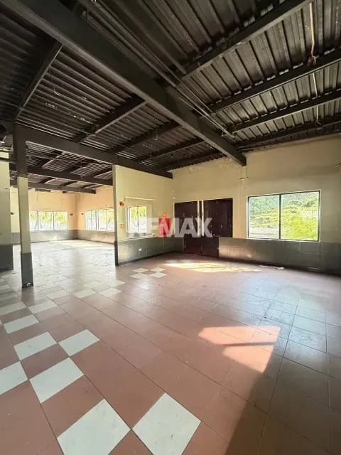 Local en Alquiler en Avenida Las Delicias, Maracay