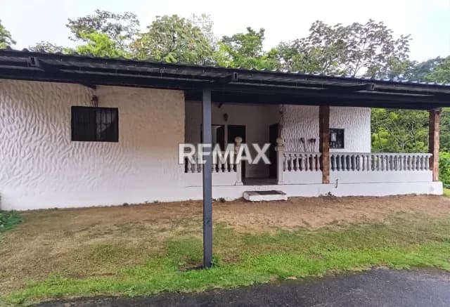 OPORTUNIDAD ÚNICA DE ALQUILER Y NEGOCIO EN CASA DE CAMPO Ubicación: Loma de Pánaga, a solo 20 minutos de San Cristóbal