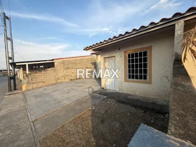 En Venta Casa Obra Gris en Brisas del Lago