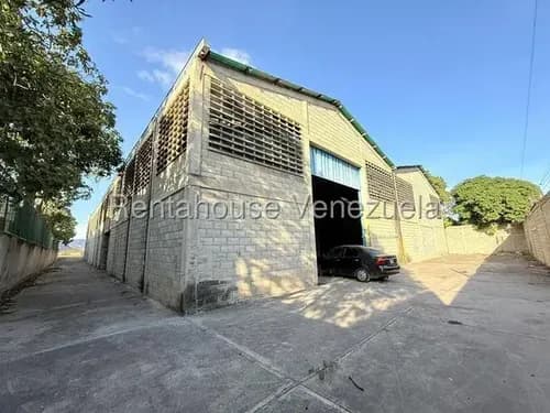 Ana Rodríguez Vende Amplio Galpón En La Avenida Florencio Jiménez, Barquisimeto, Cód. 26-12426, Zona Muy Concurrida En La Zona Industrial.