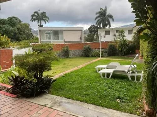 Se Vende Casa 750m2 7h+2s/8b+2s/2p Prados Del Este