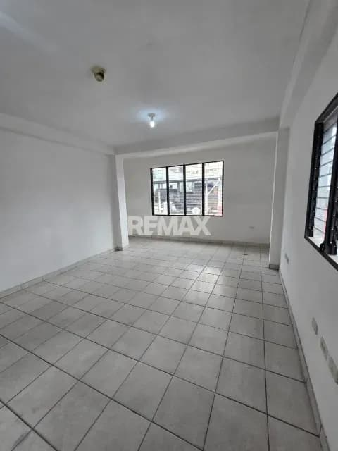 SE ALQUILA LOCAL COMERCIAL EN EL CENTRO