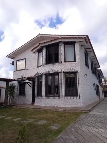 Best House Vende Increíble Casa En Club De Campo San Antonio