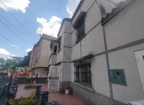 Venta De Casa En La Avenida Andrés Bello Se Puede Financiar Una Parte (razonable)
