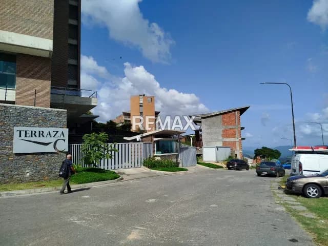 Duplex 144m 4H3B2P Terrazas de Alto Hatillo. 3 niveles de Acabados