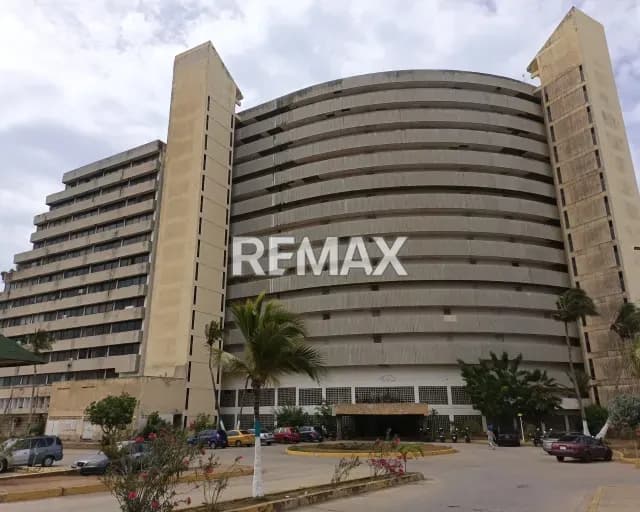 POTENCIAL APARTAMENTO EN PLANTA BAJA , LAGUNA BLANCA
