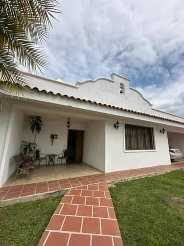 Casa Quinta Con Pozo En Guaparo 800 Metros Para Modernizar