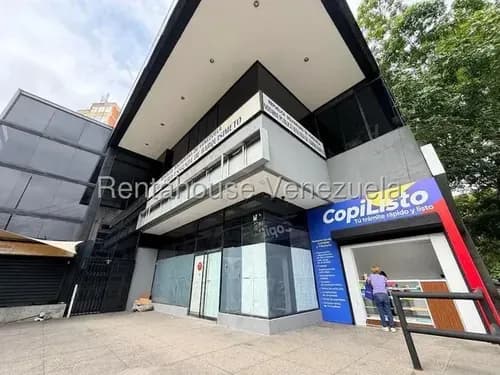 Héctor Malavé Alquila Impecable Local Comercial En Centro De Barquisimeto, Zona De Alto Flujo Vehicular Y Peatonal, Diseñado Para Ofrecer Comodidad Operativa.