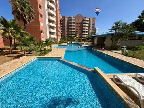 Re/max 2 Mil Vende Apartamento, En Edificio Los Cayos, Playa El Angel, Con Zona Residencial Y Con Piscina, Nueva Esparta, Isla De Margarita