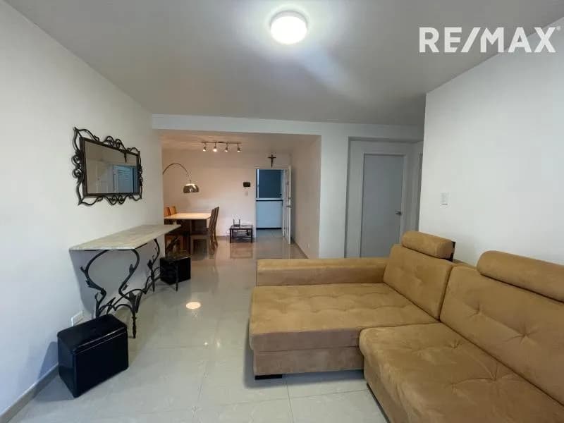 Se Alquila apartamento en los Palos Grandes amoblado