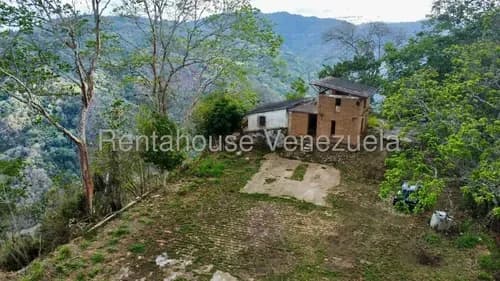 Terreno Venta Con Casa Para Terminar, A 25 Minutos Del Pueblo De Baruta. Subiendo Por La Universidad Simon Bolivar. Cda. 26-20561