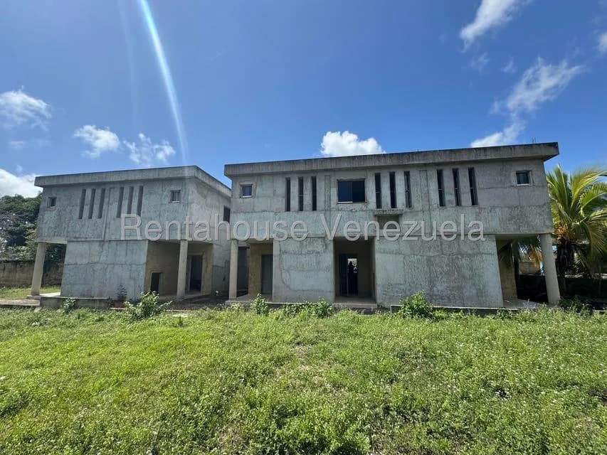 Townhouse (Duplex) en Venta en Carenero, Miranda