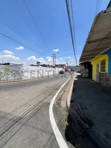 Alquiler Galpón En Casco Central De Los Guayos.