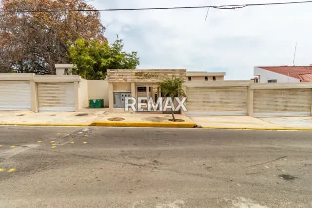 VENTA TH EN VILLA ASSISI EN GRIS