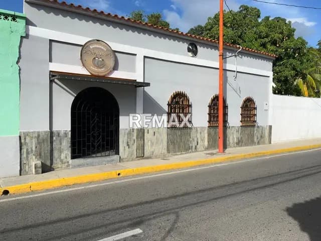 VENDO LOCAL COMERCIAL CON RESTAURANT EN QUIBOR