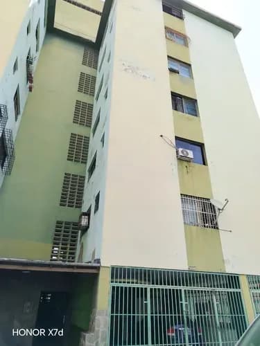 Apartamento En Alquiler En Naguanagua Av Bolivar Vieja, Mmol