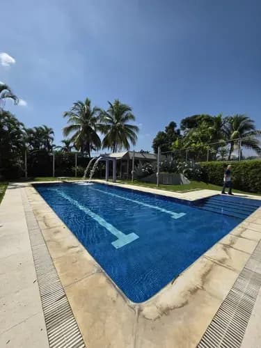 En Venta Casa Con Piscina - Urb. Guataparo, Valencia (o.r)