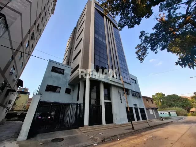Alquiler Oficina Av. Bolivar Edificio Kokui. Amoblada