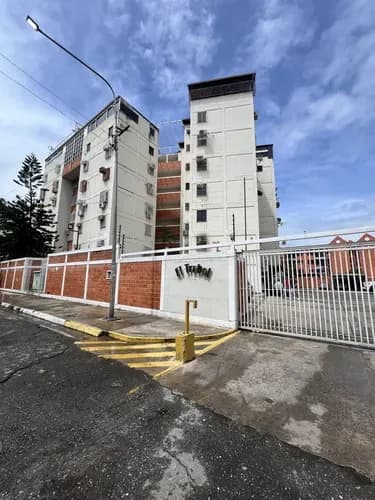 Yannet Inmuebles Vende Apartamento Para Remodelar En Residencias Trébol Maracay Zona Base Aérea Muy Cerca C.c. Hyper Jumbo