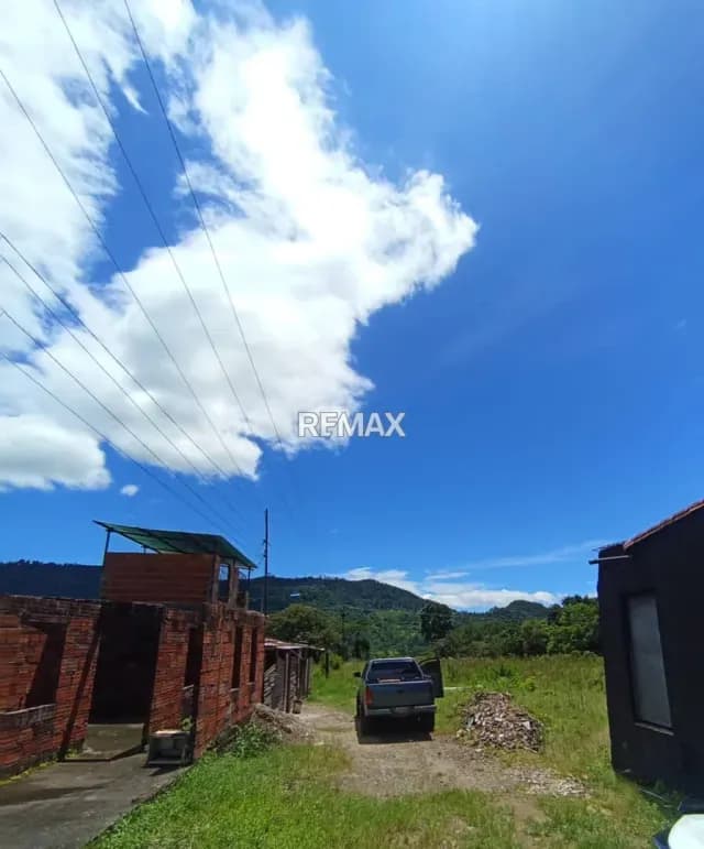 Ubicado en Santa Ana del Táchira, Municipio Córdoba, San Cristóbal Estado Táchira, Sector Malacate